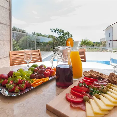 Beautiful With Private Pool Appartement *