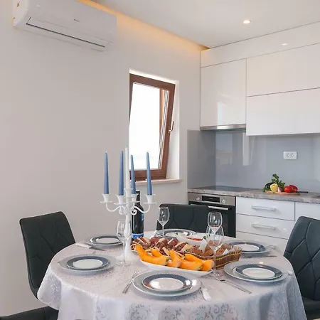 Apartmán Beautiful With Private Pool Trogir