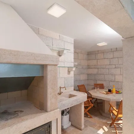 Beautiful With Private Pool Apartmán