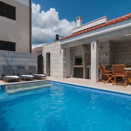 Apartament Beautiful With Private Pool Trogir