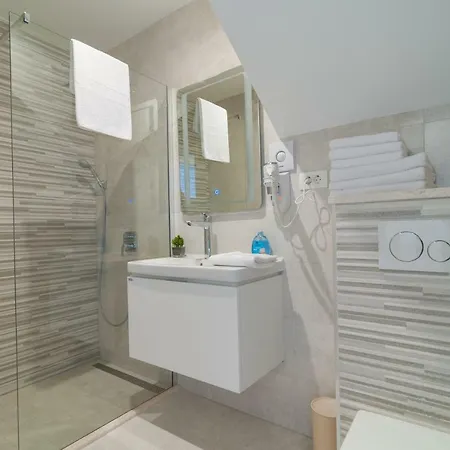 Апартаменты Beautiful With Private Pool Трогир