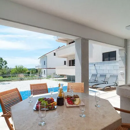 Apartmán Beautiful With Private Pool Trogir