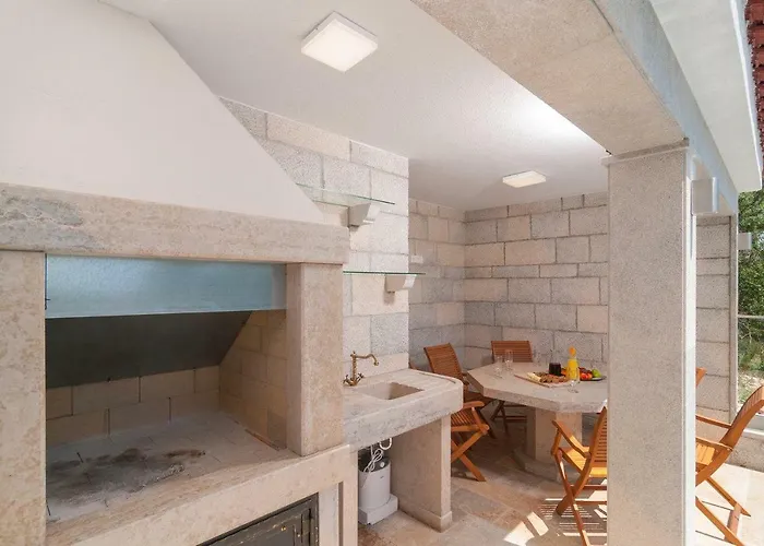 Beautiful With Private Pool דירה