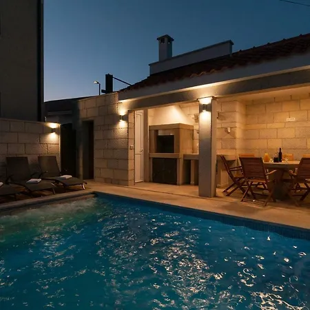 Beautiful With Private Pool *