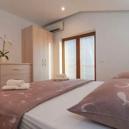 Beautiful With Private Pool Appartement *