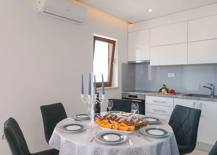 Apartman Beautiful With Private Pool Trogir