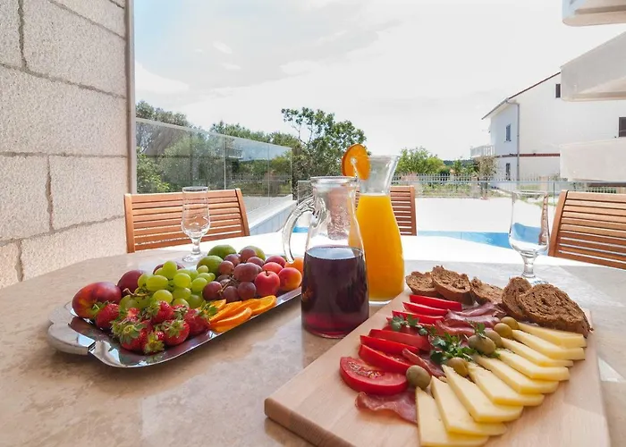 Beautiful With Private Pool Apartman *