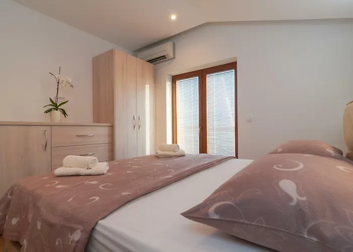 Beautiful With Private Pool Apartman *